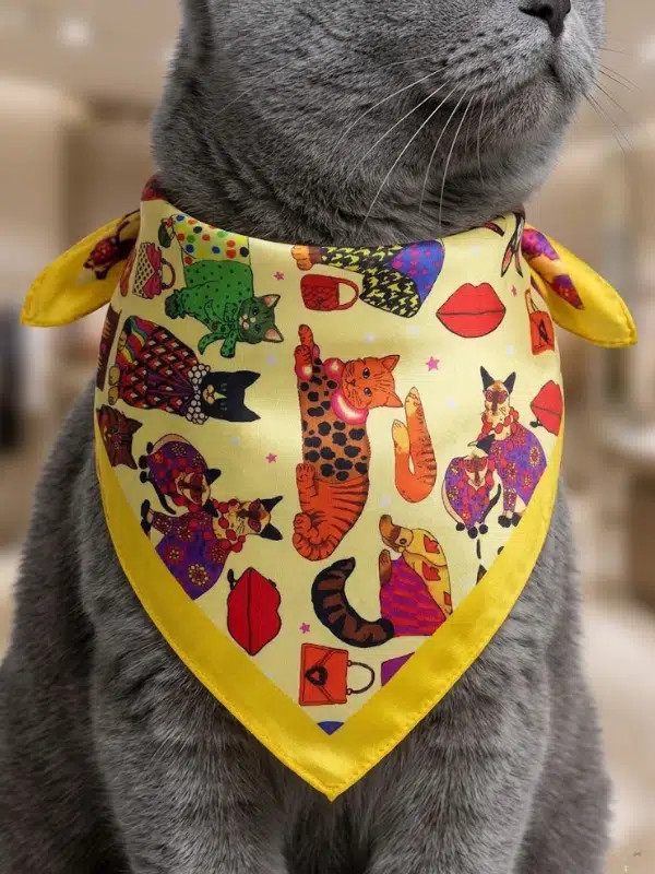 Sanatsal ve Renkli Kedi Figürlü, Desenli ve Sarı Çerçeveli Şık Kedi Bandanası